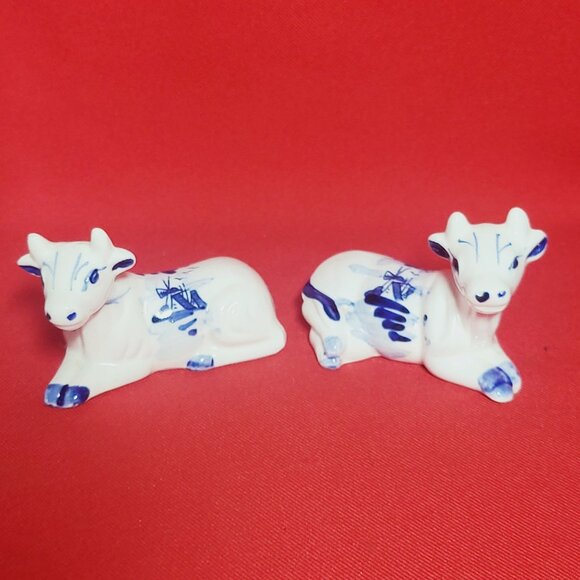 Vintage Blue and White Porcelain Cow Salt Pepper Shaker - Picture 3 of 10